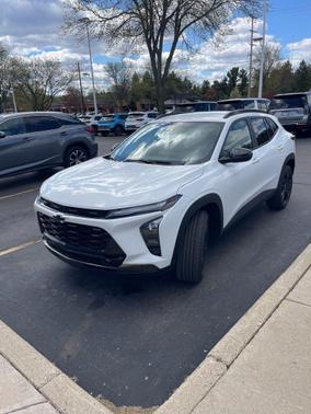 Summit White 2026 Chevrolet Trax FWD ACTIV