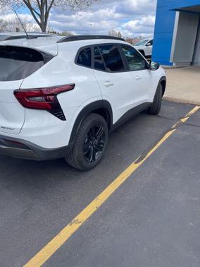 Summit White 2026 Chevrolet Trax FWD ACTIV