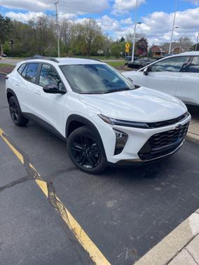 Summit White 2026 Chevrolet Trax FWD ACTIV