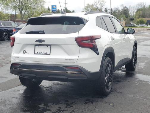 Summit White 2026 Chevrolet Trax FWD ACTIV