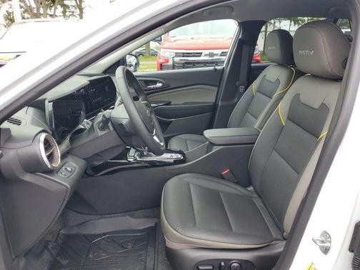 Summit White 2026 Chevrolet Trax FWD ACTIV