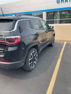 Diamond Black Crystal Pearlcoat 2021 Jeep Compass Limited