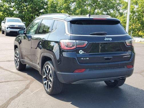 Diamond Black Crystal Pearlcoat 2021 Jeep Compass Limited
