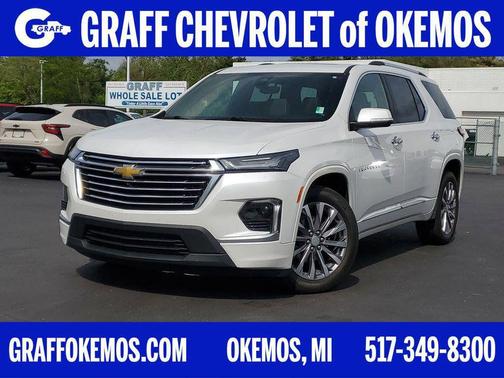 Iridescent Pearl Tricoat 2023 Chevrolet Traverse Premier