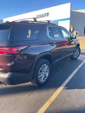 Black Cherry Metallic 2023 Chevrolet Traverse LT Cloth
