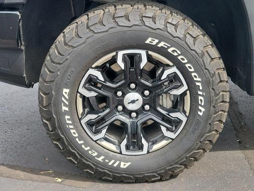 Dark Ash Metallic 2023 Chevrolet Silverado 1500 ZR2