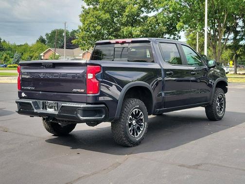 Dark Ash Metallic 2023 Chevrolet Silverado 1500 ZR2