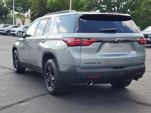 Sterling Gray Metallic 2023 Chevrolet Traverse LT Cloth