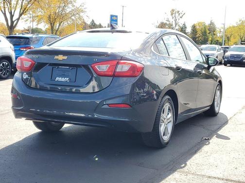Graphite Metallic 2018 Chevrolet Cruze LT