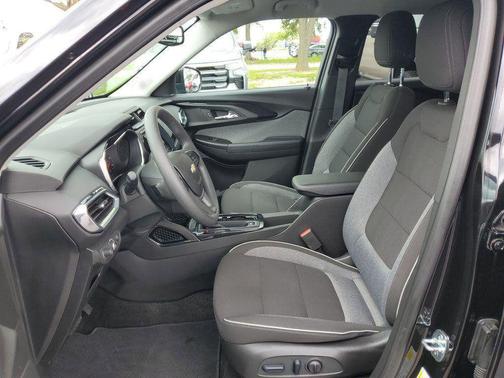Mosaic Black Metallic 2023 Chevrolet Trailblazer LT