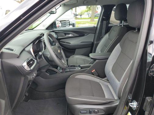 Mosaic Black Metallic 2023 Chevrolet Trailblazer LT