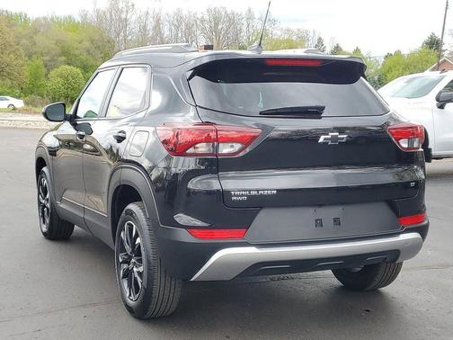 Mosaic Black Metallic 2023 Chevrolet Trailblazer LT