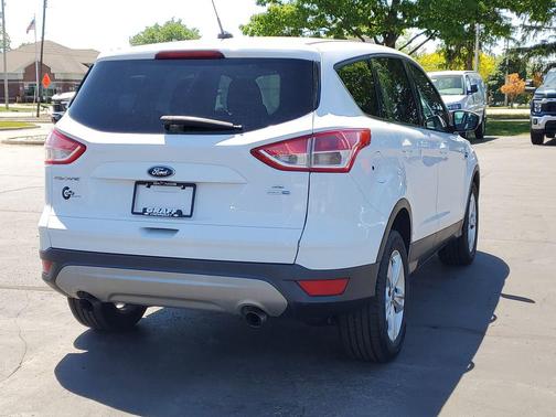 OXFORD WHITE 2014 Ford Escape SE