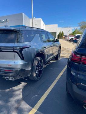 Sterling Gray Metallic 2024 Chevrolet Traverse RS