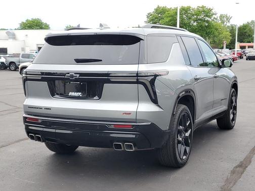 Sterling Gray Metallic 2024 Chevrolet Traverse RS