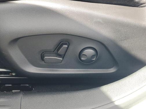 Bright White Clearcoat 2023 Jeep Compass Limited