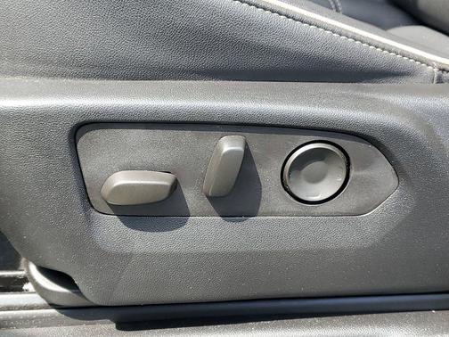 Onyx Black 2024 GMC Yukon SLT