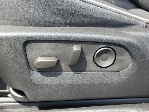 Onyx Black 2024 GMC Yukon SLT