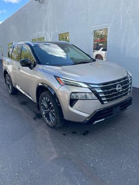 Champagne Silver Metallic/Super Black 2024 Nissan Rogue Platinum