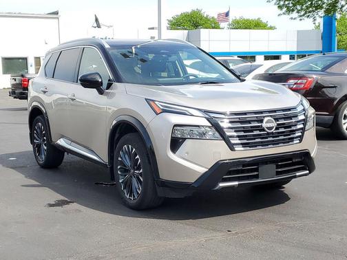 Champagne Silver Metallic/Super Black 2024 Nissan Rogue Platinum