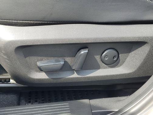 Champagne Silver Metallic/Super Black 2024 Nissan Rogue Platinum