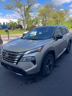 Champagne Silver Metallic/Super Black 2024 Nissan Rogue Platinum