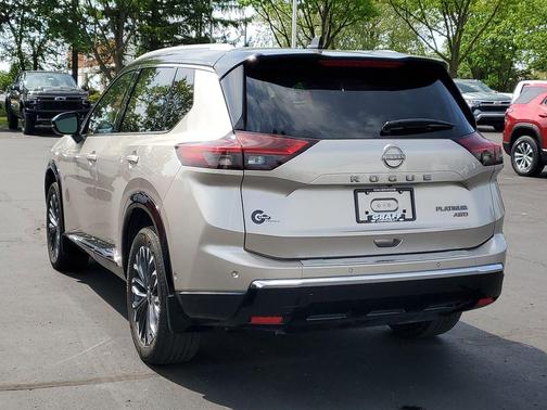 Champagne Silver Metallic/Super Black 2024 Nissan Rogue Platinum
