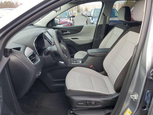 Sterling Gray Metallic 2023 Chevrolet Equinox 1LT