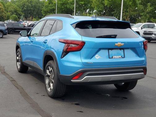 Marina Blue Metallic 2026 Chevrolet Trax LT
