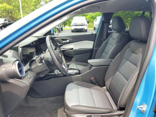 Marina Blue Metallic 2026 Chevrolet Trax LT