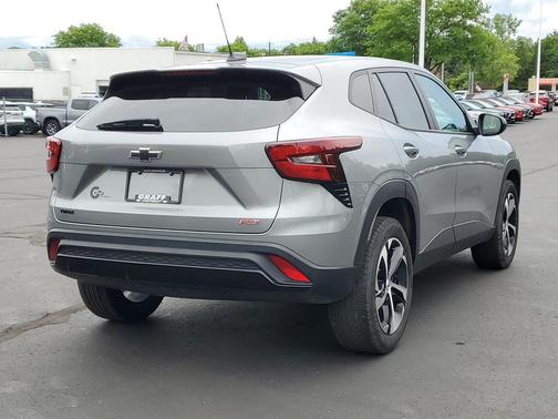 Sterling Gray Metallic 2024 Chevrolet Trax FWD 1RS