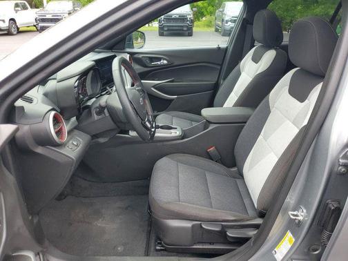 Sterling Gray Metallic 2024 Chevrolet Trax FWD 1RS