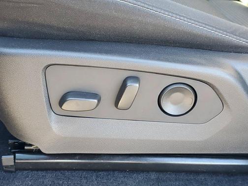Rapids Metallic 2025 GMC Canyon Elevation