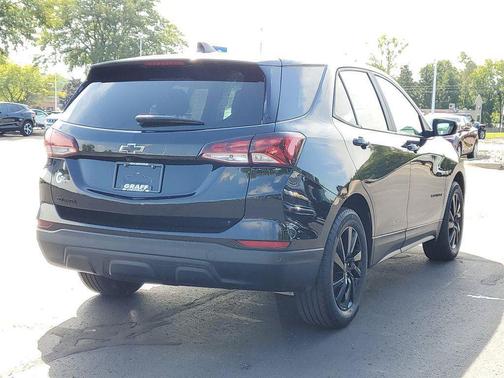 Mosaic Black Metallic 2024 Chevrolet Equinox LS