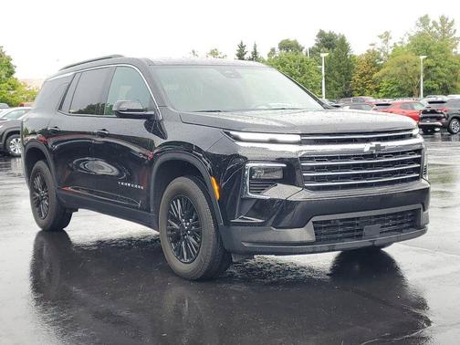 Mosaic Black Metallic 2025 Chevrolet Traverse LT