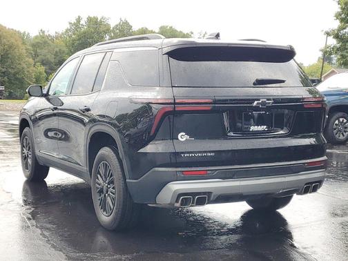 Mosaic Black Metallic 2025 Chevrolet Traverse LT