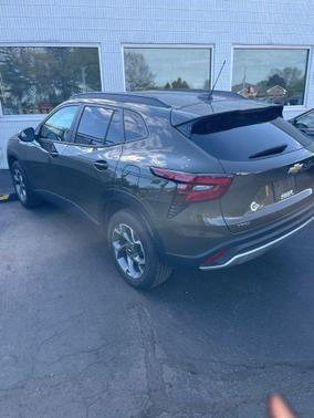 Harvest Bronze Metallic 2024 Chevrolet Trax LT