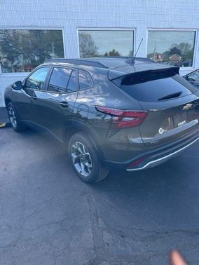 Harvest Bronze Metallic 2024 Chevrolet Trax LT