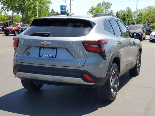 Sterling Gray Metallic 2025 Chevrolet Trax LT