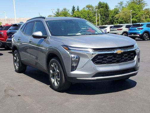 Sterling Gray Metallic 2025 Chevrolet Trax LT