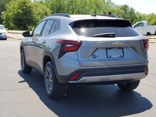 Sterling Gray Metallic 2025 Chevrolet Trax LT