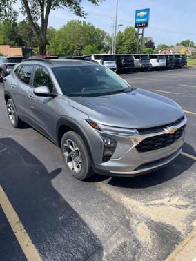 Sterling Gray Metallic 2025 Chevrolet Trax LT