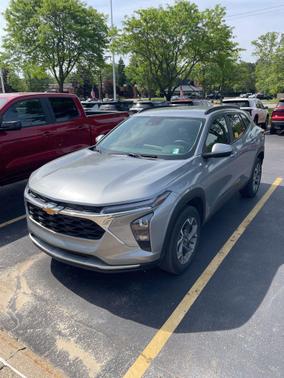 Sterling Gray Metallic 2025 Chevrolet Trax LT