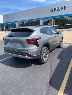 Sterling Gray Metallic 2025 Chevrolet Trax LT