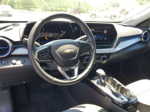 Sterling Gray Metallic 2025 Chevrolet Trax LT