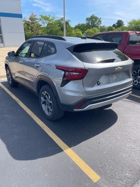 Sterling Gray Metallic 2025 Chevrolet Trax LT
