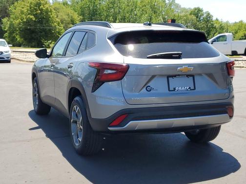 Sterling Gray Metallic 2025 Chevrolet Trax LT