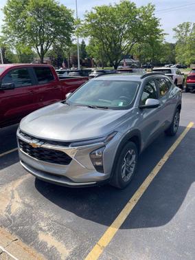 Sterling Gray Metallic 2025 Chevrolet Trax LT