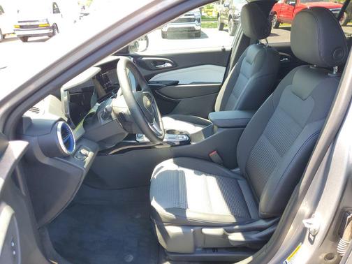 Sterling Gray Metallic 2025 Chevrolet Trax LT