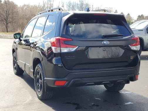 Crystal Black Silica 2024 Subaru Forester Wilderness